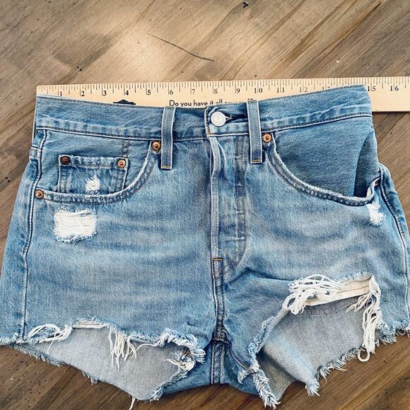 Levi's Denim Shorts 501 Jean Womens 31 Light Wash High Rise Button Fly Cutoff - Picture 4 of 5